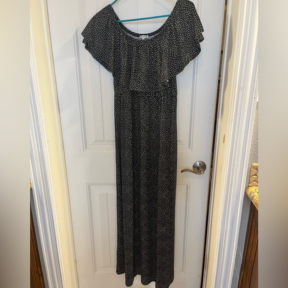So comfy dress! High waisted. Can be off shoulder or on shoulder.